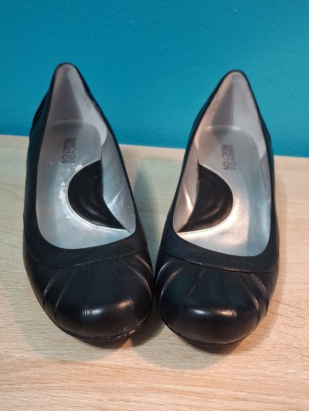Kenneth Cole Reaction Clean Queen Black Leather Women's Pleated Kitten Heels